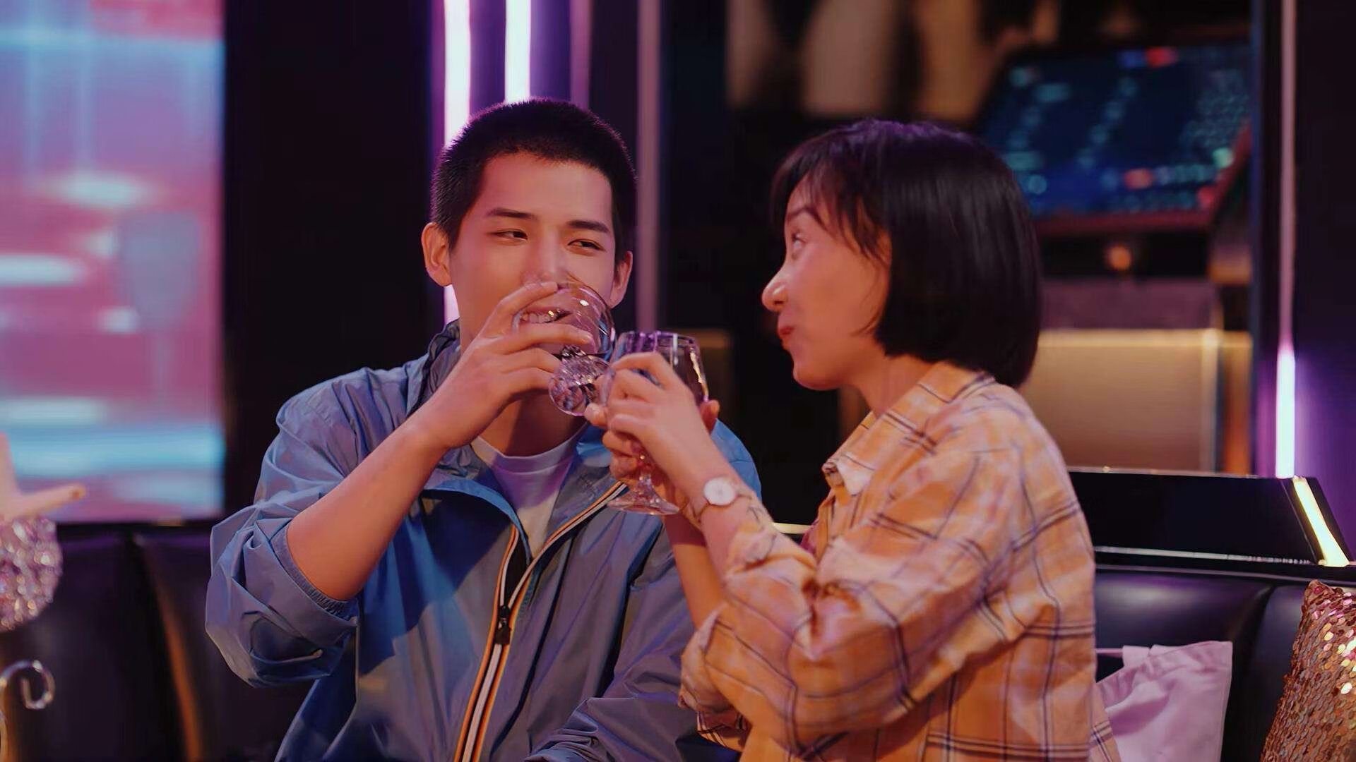 【犯规解析】比赛中那些令人尴尬的犯规瞬间集锦，犯规的规则