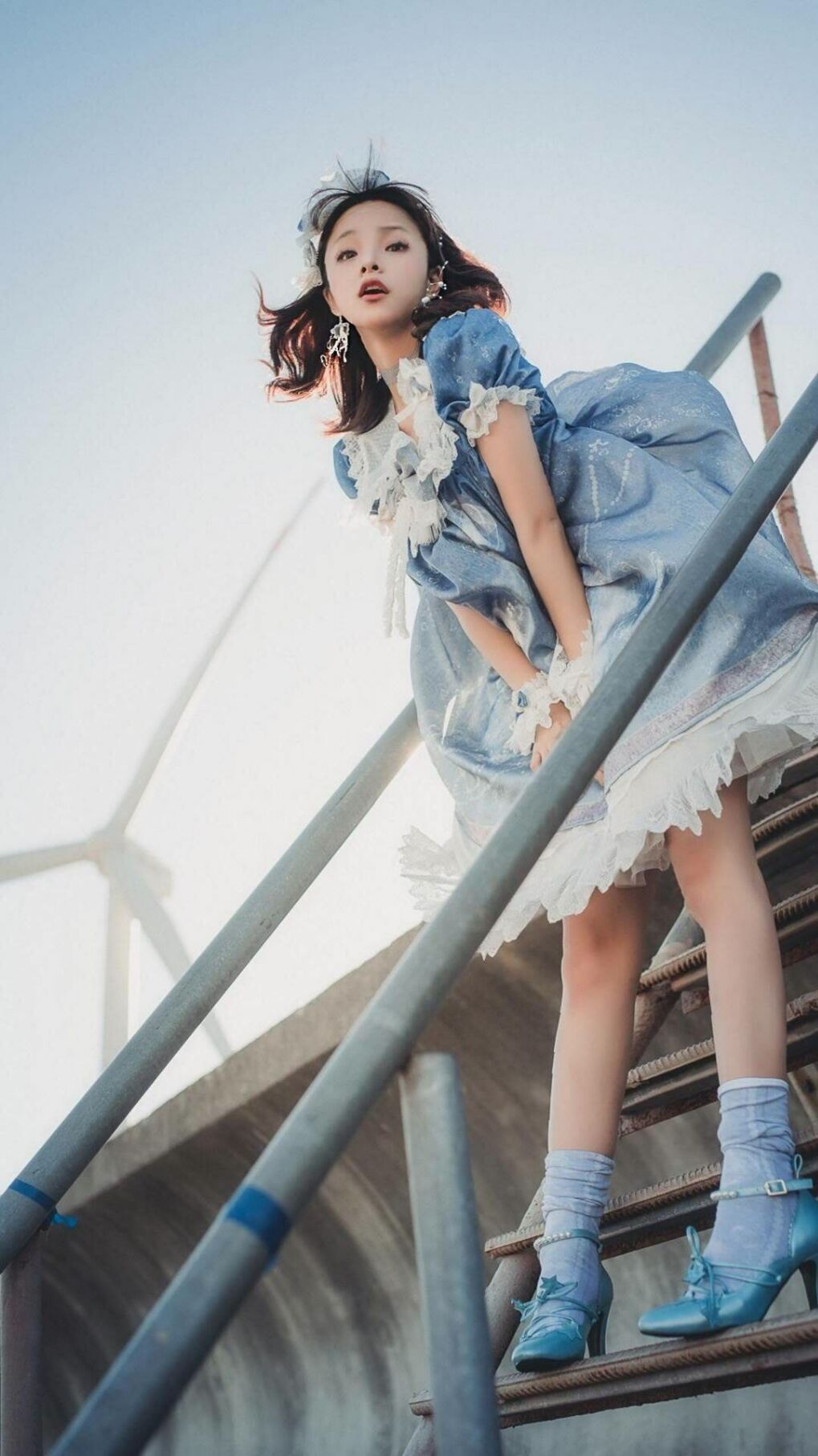 【视频“VAR”系统引发争议】裁判科技应用，提升公正是否存在副作用？