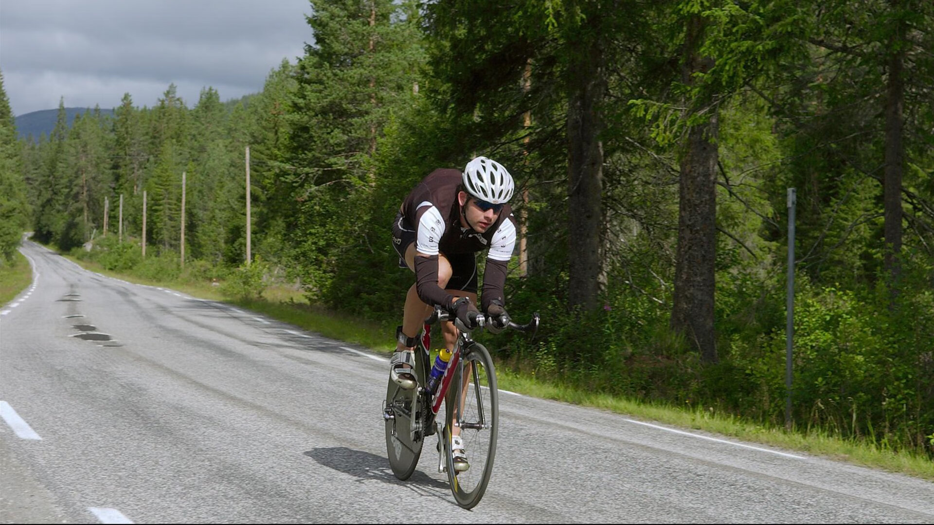 中国足球国家队运动员体能训练新方案，国家足球运动员体能达标测试